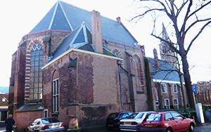 web Haarlem Waalse Kerk 300x188_aan_het_Begijnhof_vanui_het_noorden